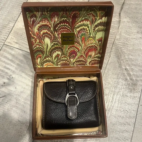 Vintage Dooney & Bourke Bifold Distressed Leather Wallet. Dark Brown. - Picture 2 of 7